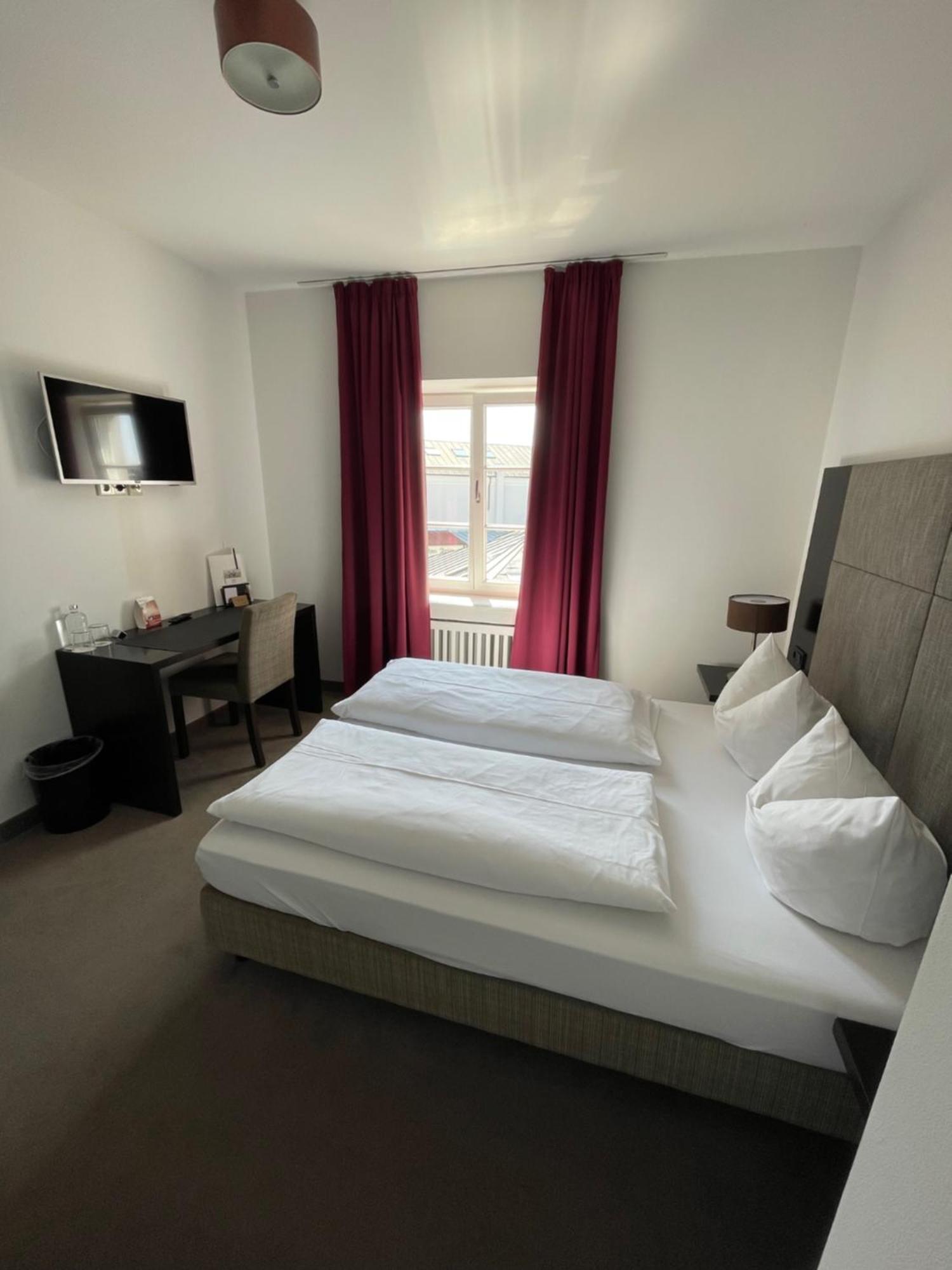 Hotel Muenchner Hof Альтёттинг Экстерьер фото