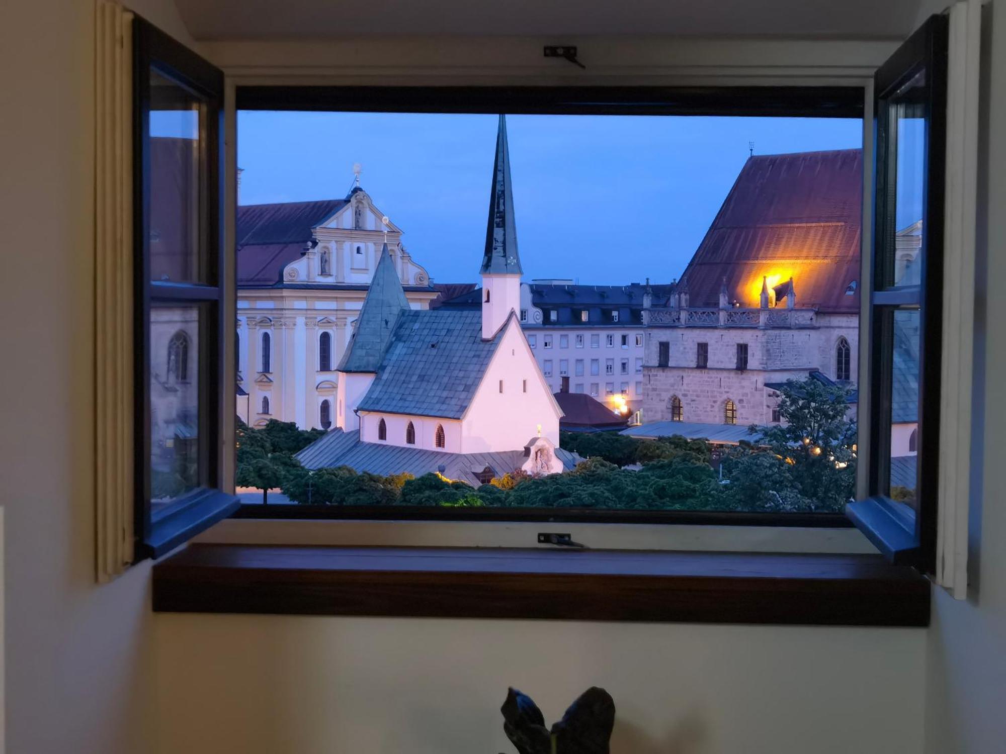 Hotel Muenchner Hof Альтёттинг Экстерьер фото